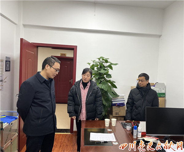 隆昌市委常委组织部长李治波到市委党史地方志研究室慰问干部职工